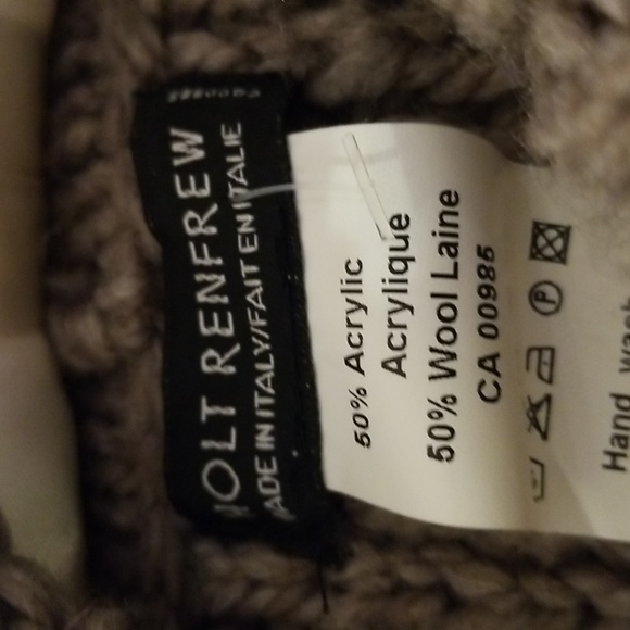 HOLT RENFREW 50% wool 50% Acrylic big button side poncho sweater in tan color - Picture 4 of 4